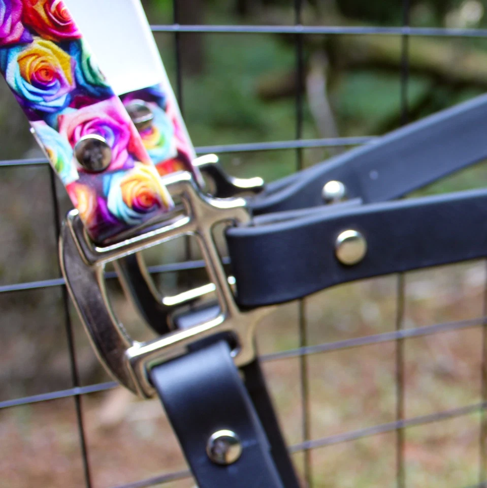 Halter de caballo de tiro Biothane con banda nasal de rosas arco iris Foto 2 de 4