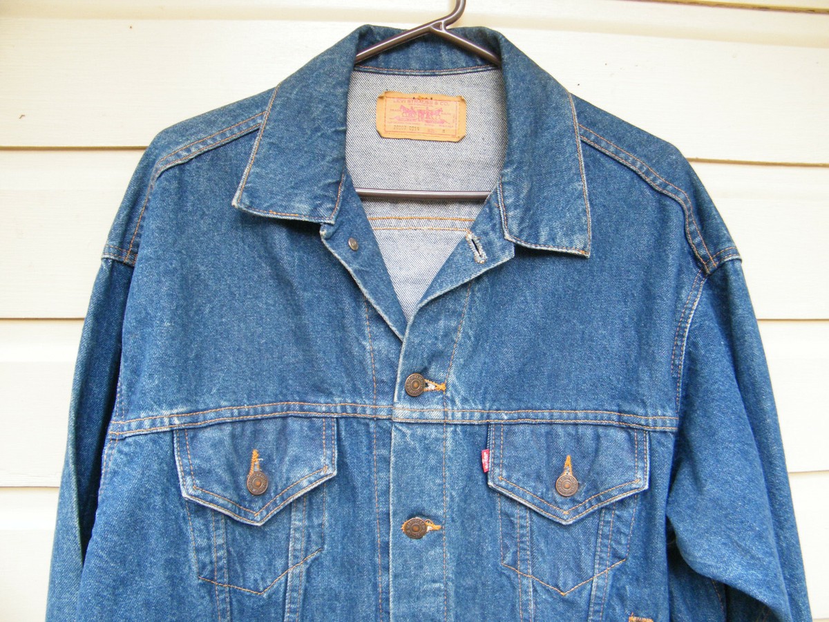 Vintage LEVI's Denim Jean Trucker Jacket Tapestry Back Size