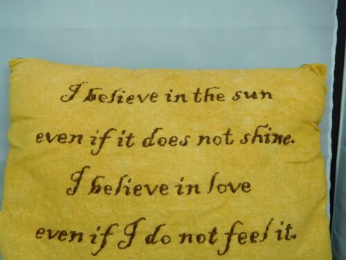 Almohada teñida de té con dicho acerca de Creer en Dios - Nuevo por Honey & Me #E10140 - Imagen 2 de 4