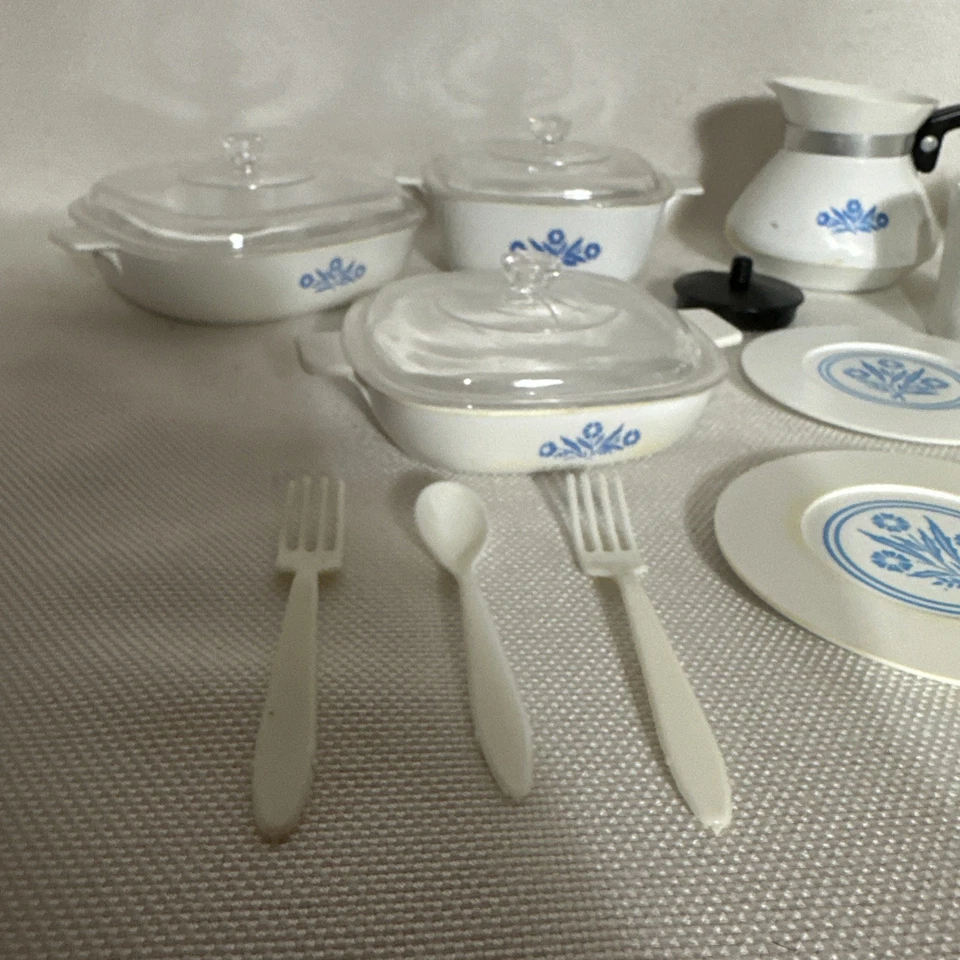 17 piezas. Juego infantil vintage de plástico aciano azul Corning Ware Foto 2 de 4