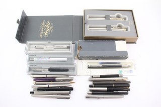 Lote de trabajo bolígrafos y lápices Parker Inc de colección en caja fuentes bolas etc.