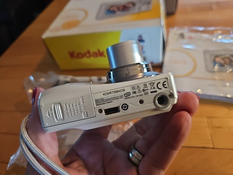 Kodak Digital Camera EasyShare C613 6.2 MP 3x Zoom White EXCELLENT  - Image 4 of 4