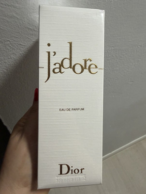 Dior J'adore Women's Eau de Parfum Spray Fragrance, Regular Size 3.4 fl oz