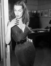 Malia Nurmi as Vampira 1950s Horror Movie Show Picture Photo Print 8"x10"