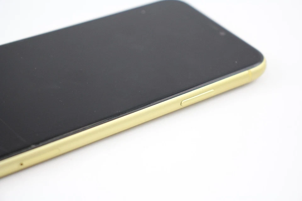 Apple iPhone 11 (Unlocked) A2221 64GB Yellow Grade C Boxed - Image 4 of 4