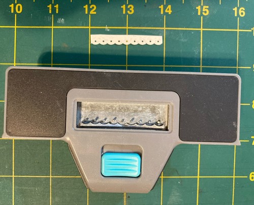 Dotted Scallop Border EK Success Edger Punch EKPL8026 - Picture 2 of 2