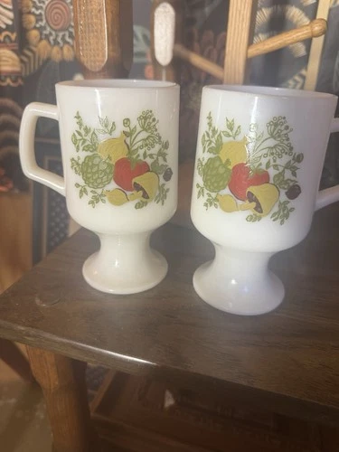 Set Of 2 Vintage Corningware Spice Of Life White Milk Glass Pedestal Mugs
