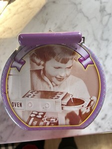 1998 Easy Bake Oven Small Round Lunchbox Tin With Handle Factory Sealed NWT