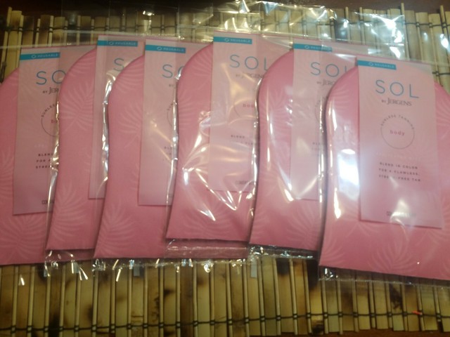 jergens self tanner mitt