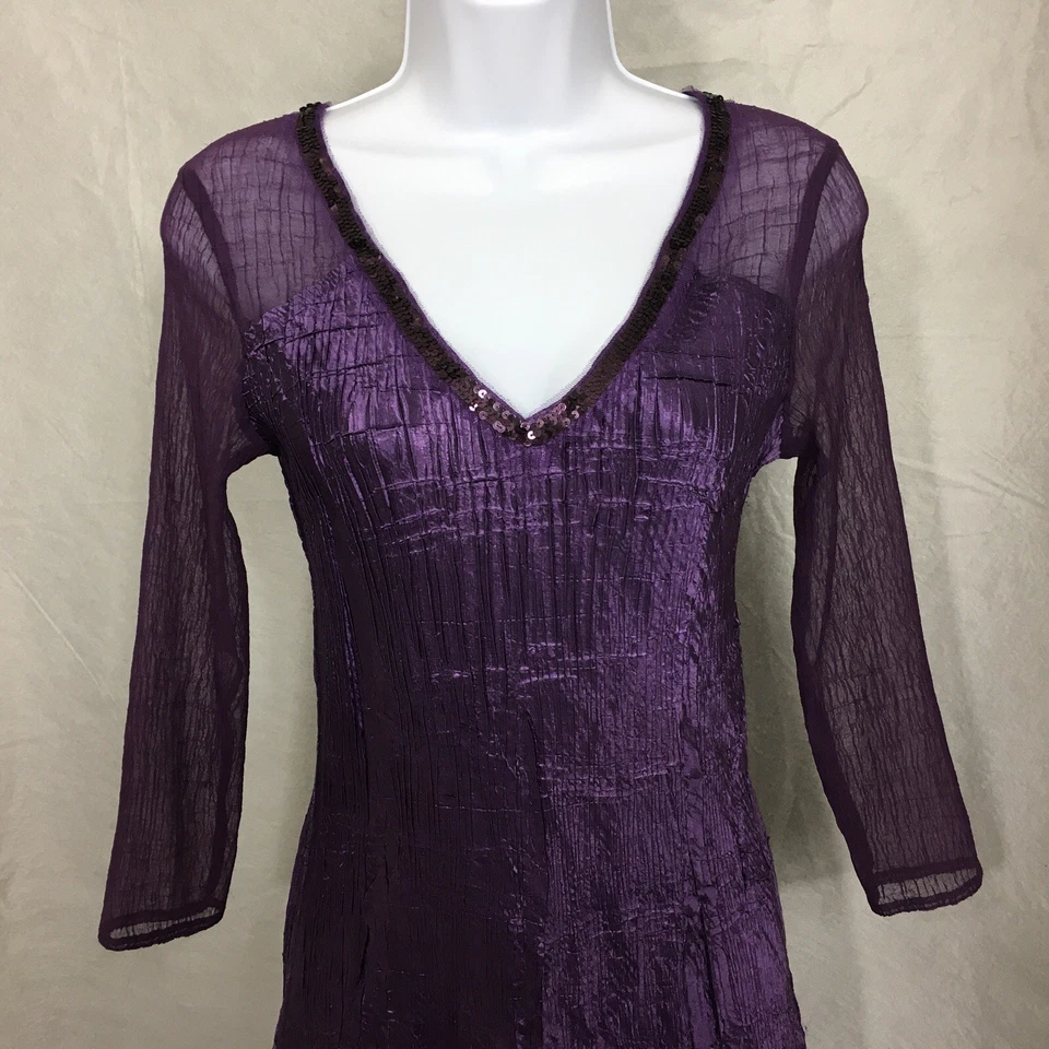 Vestido Komarov pequeño para mujer púrpura arrugado Charmeuse lentejuelas ribete midi línea A Foto 2 de 4