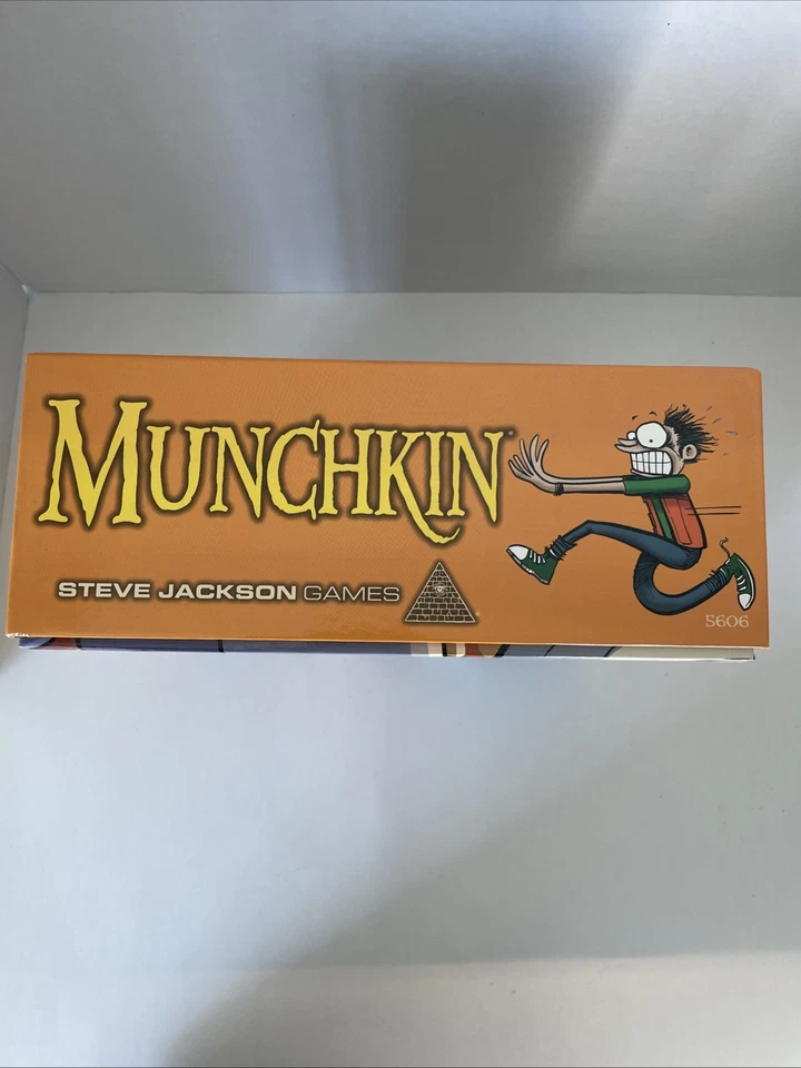 MUNCHKIN: CAJA MONSTRUO Juegos Steve Jackson. No estoy seguro si está completo. Raro Foto 2 de 4