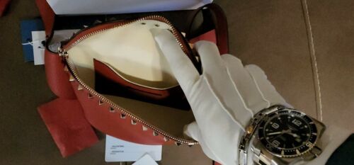Garavani Valentino Rockstud Grainy Calfskin Leather Belt Bag Original pictures. - Picture 3 of 14