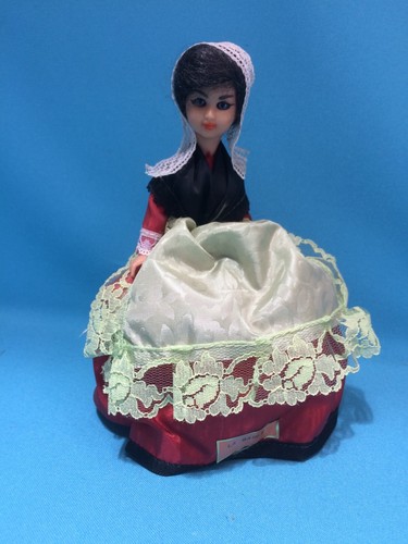 Petite Poupee folklorique régionale ancienne SAVOIE