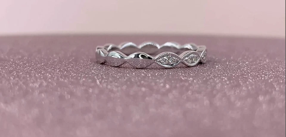 Anillo de oro blanco de 14K con forma de ojo de marquesa de diamantes banda apilable natural Foto 4 de 4