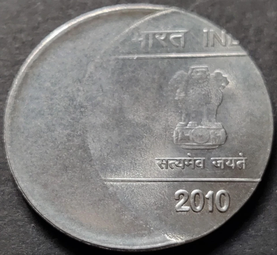 India Rs 2, UNC Error, Nritya Mudra, 2010, with 'HUGE OFF CENTER STRIKE'  (S66) - Image 2 of 2