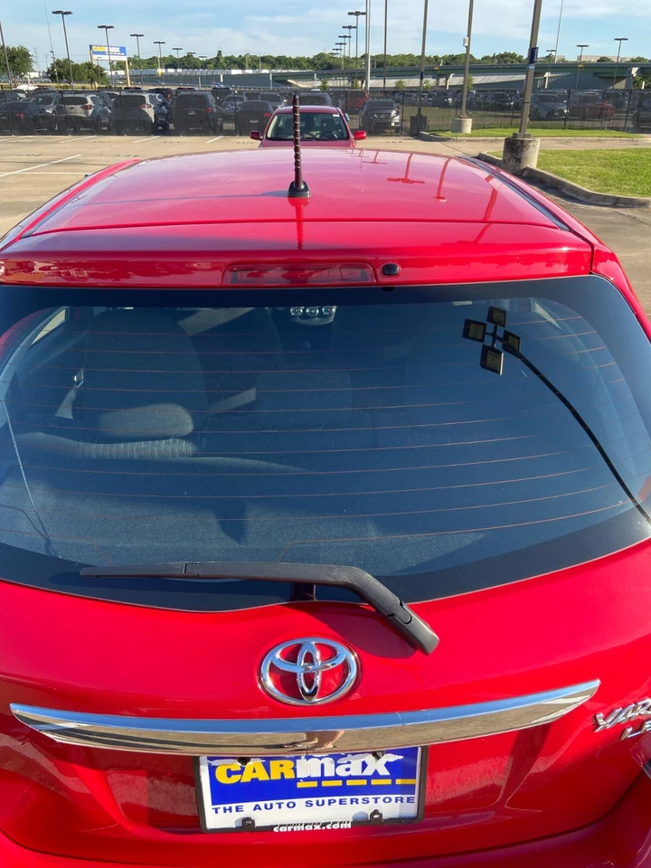 Antena 6" negra para Toyota Yaris 2007-2018 Foto 2 de 4