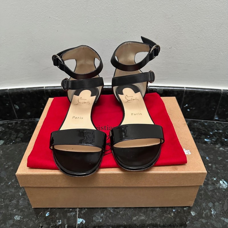 CHRISTIAN LOUBOUTIN TRES BEA PATENT & NAPPA LEATHER BLACK FLAT SANDALS SIZE 38