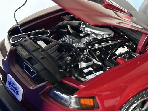 1/18 Autoart Ford Mustang GT 2004 40th Rojo 72856 - Imagen 9 de 10