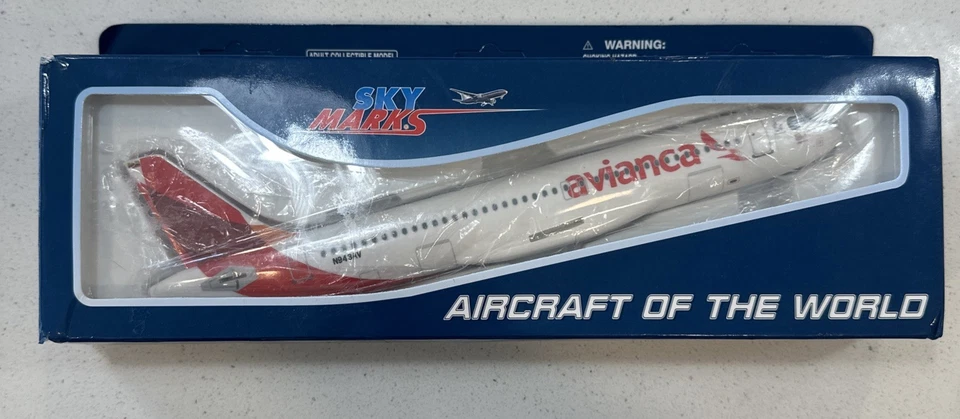 Avión Skymarks Modelo Avianca Airbus A320 Neo Escala 1/150 con Soporte N943AV 1147 Foto 3 de 4