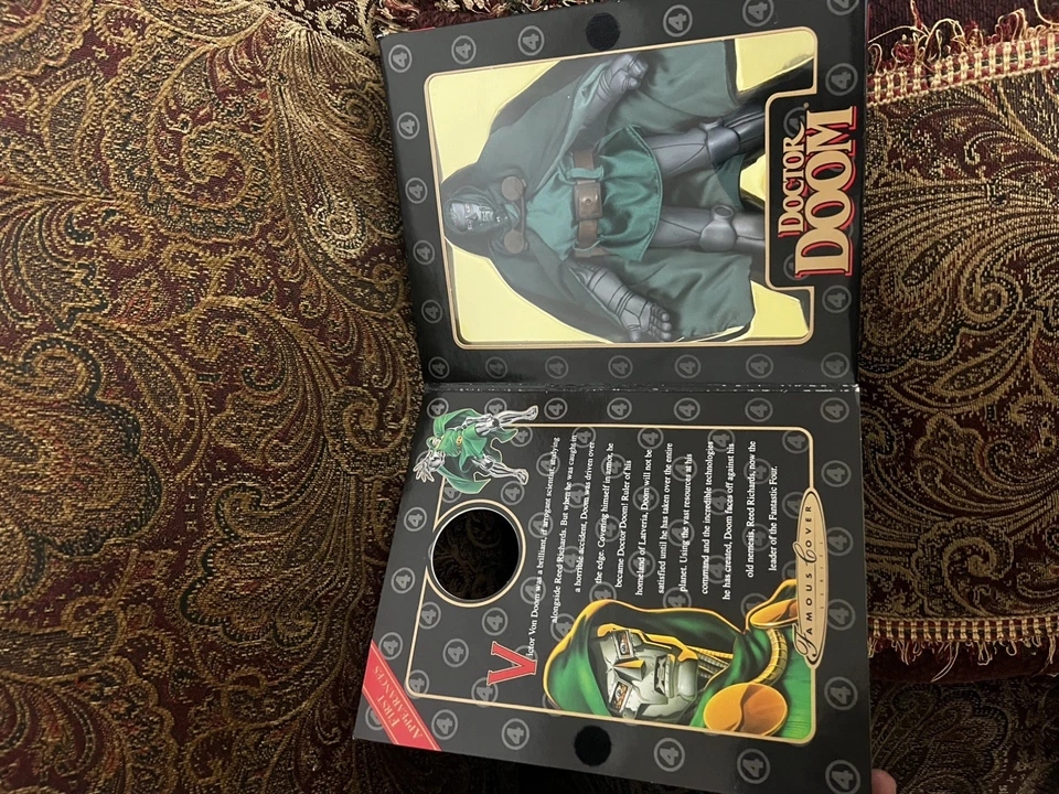 Figura Doctor Doom 8" ToyBiz 1998 famosa serie de portadas de Marvel nueva y sellada de colección Foto 2 de 4