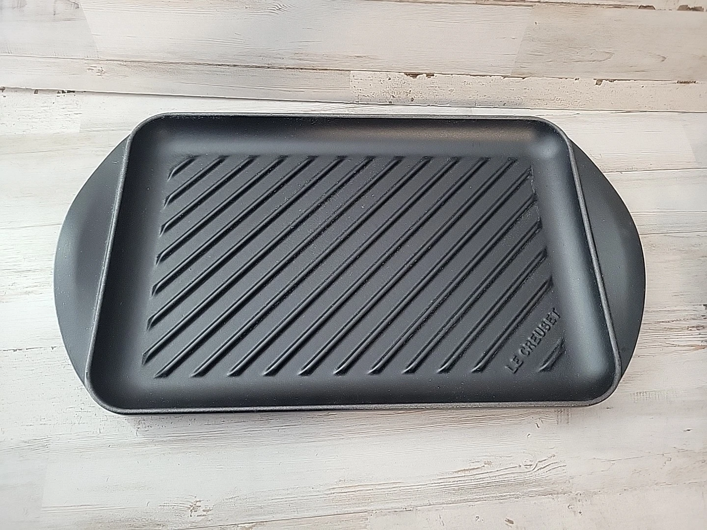 Le Creuset Enameled Cast Iron Skinny Grill Matte Black