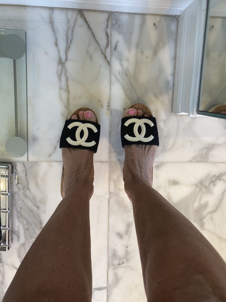 Chanel 20P Black Beige Patent CC Logo Cork Mule Slide Chanel 20P Black Beige Patent CC Logo Cork Mule Slide