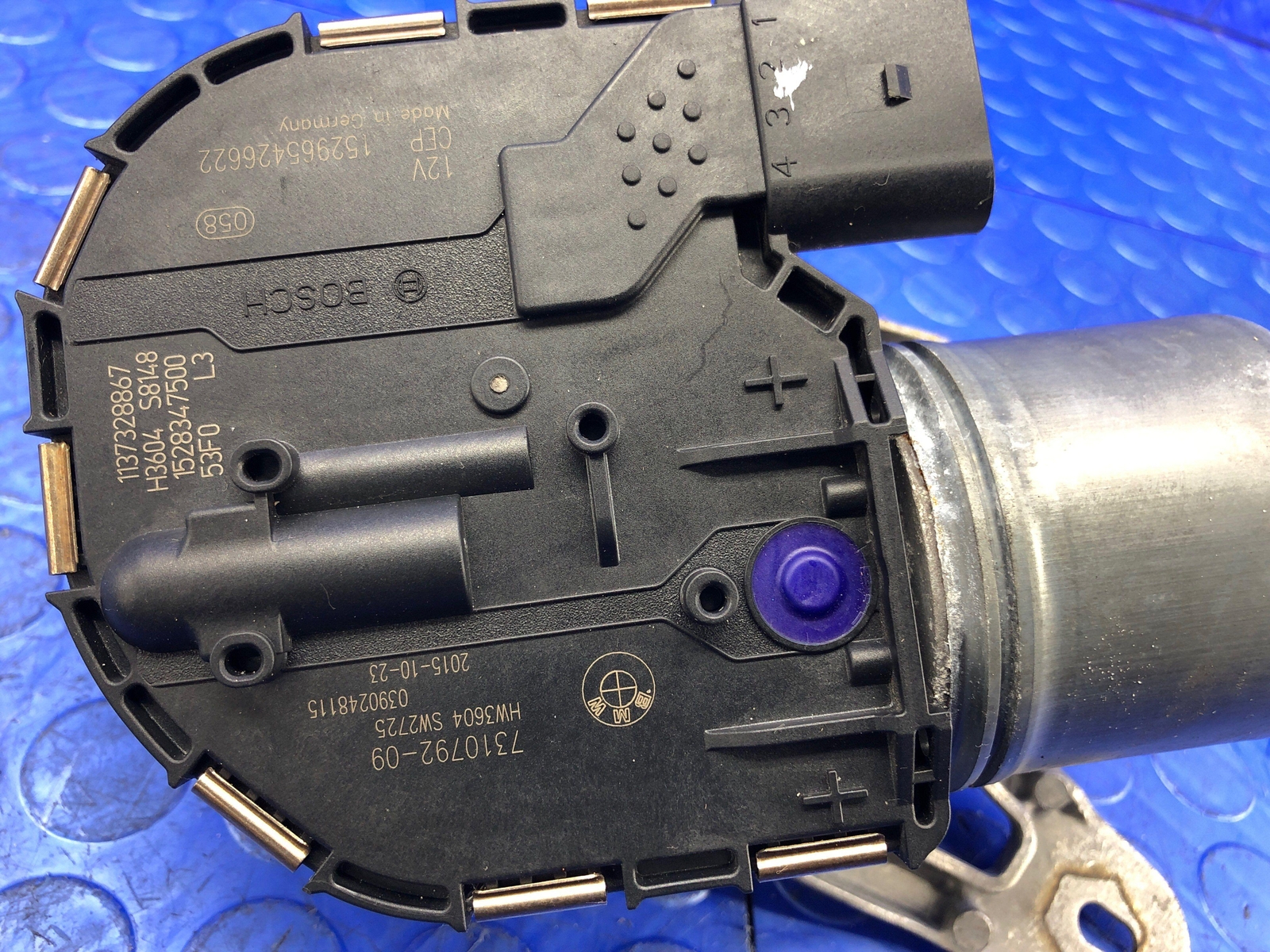 2014 2015 2016 2017 2018 2019 BMW I8 OEM FRONT RIGHT WINDSHIELD WIPER MOTOR