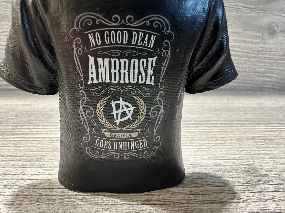 Camiseta WWE DEAN AMBROSE “NO GOOD DEAN GOES UNHINGED” Adorno de Navidad Foto 2 de 4