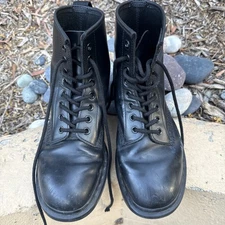 Dr Martins Boots 8L 7M BLACK SMOOTH COMBAT HAS SCRATCHES 1460 mono