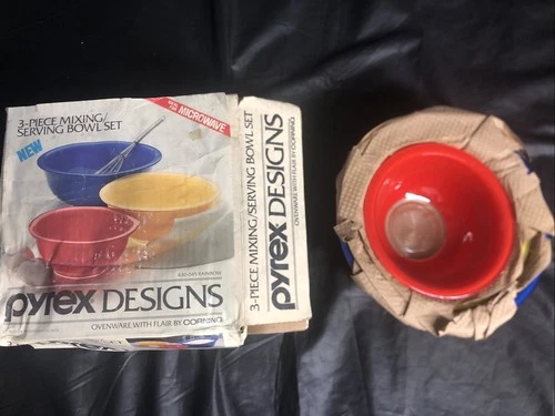 PYREX DESIGNS 3 PIECE MIXING  BOWL SET  (OVENWARE WITH FLARE BY CORNING)