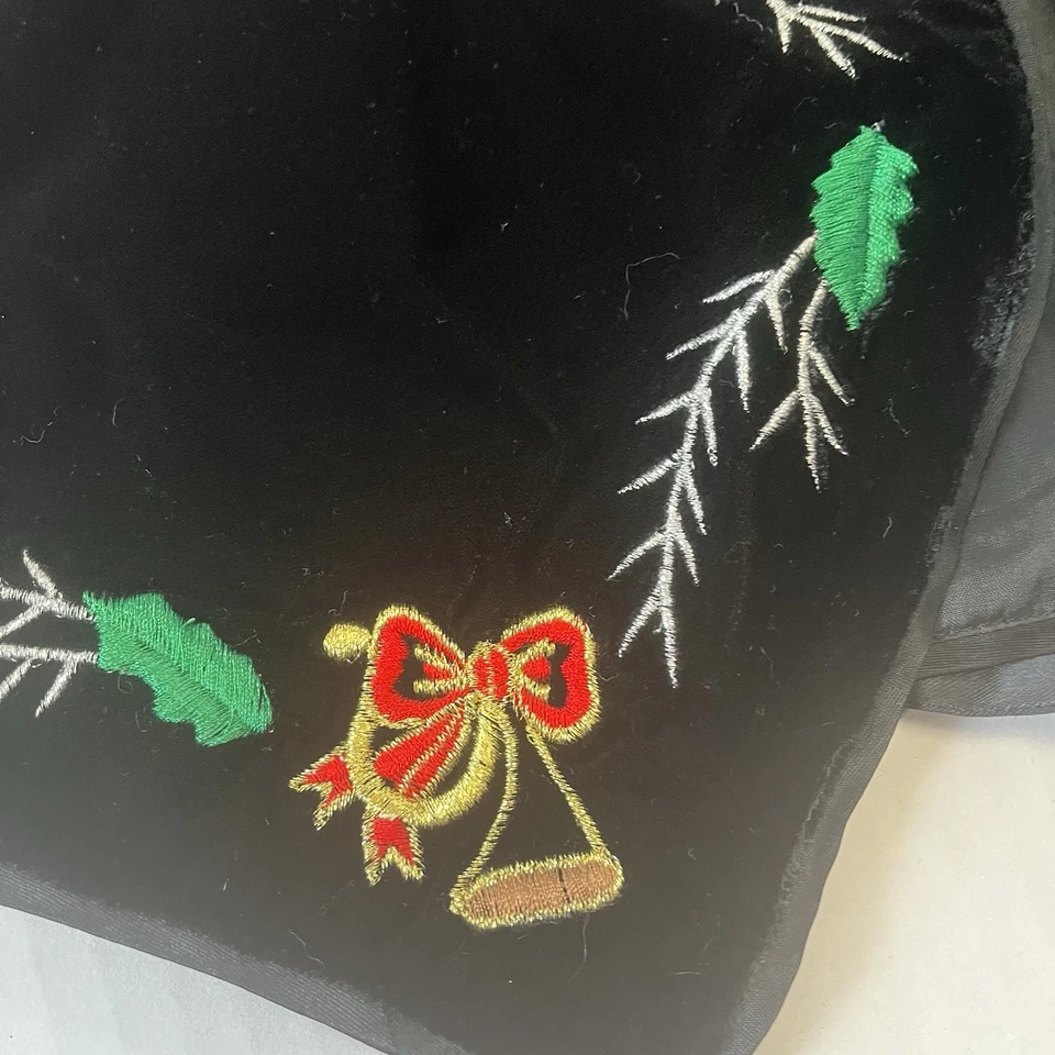 Vintage Walmart brand trimmings black velvet Christmas Vest size small/ medium - Image 2 of 4