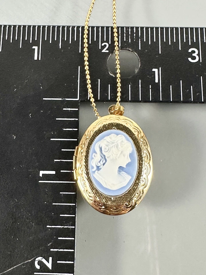 "Collar colgante medallón camafeo en relieve azul ovalado tono dorado vintage 18"" pulgadas" Foto 2 de 4