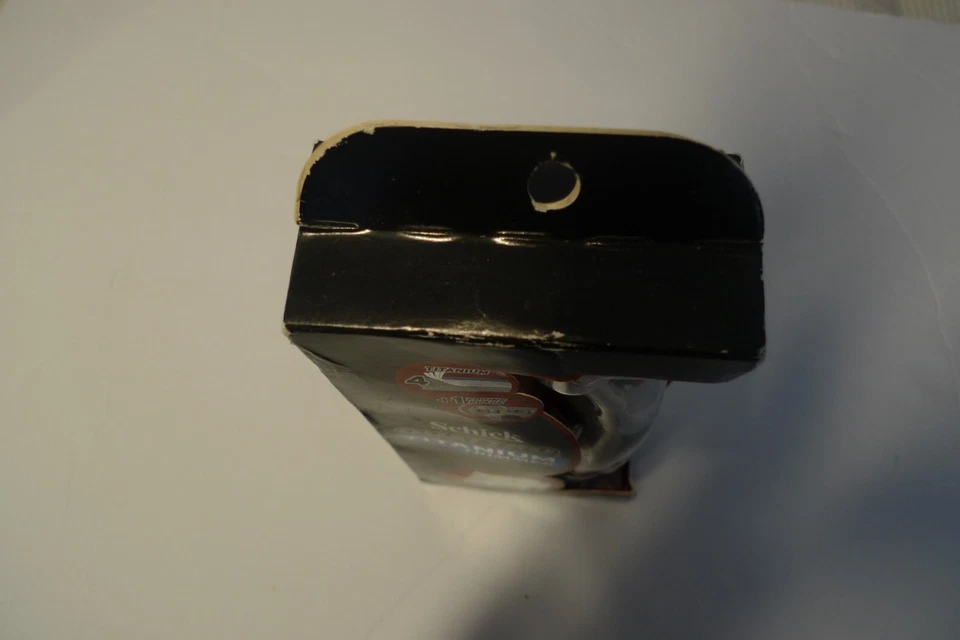 Brand NEW Schick Quattro Titanium Razor W/Trimmer edging blade 93003000 Sealed - Image 3 of 4