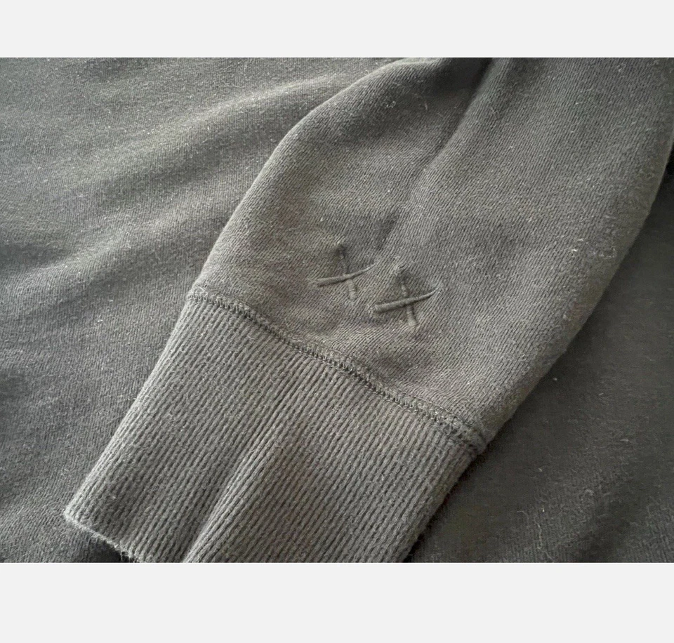 KAWS x Sesame Street x Uniqlo XX Sudadera Cuello Redondo Para Hombres L Negra Ropa de Calle Foto 2 de 4