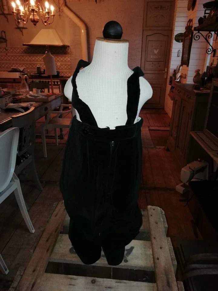 élégant petit costume en velours noir avec jabot - Photo 2/4