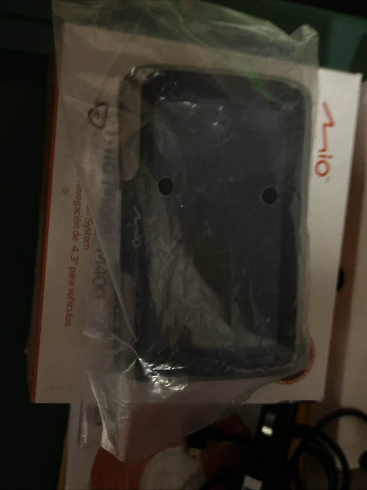 MIO Moov M400 Portable Car GPS Navigation Bundle Set 4.3" LCD Widescreen travel - Image 2 of 3