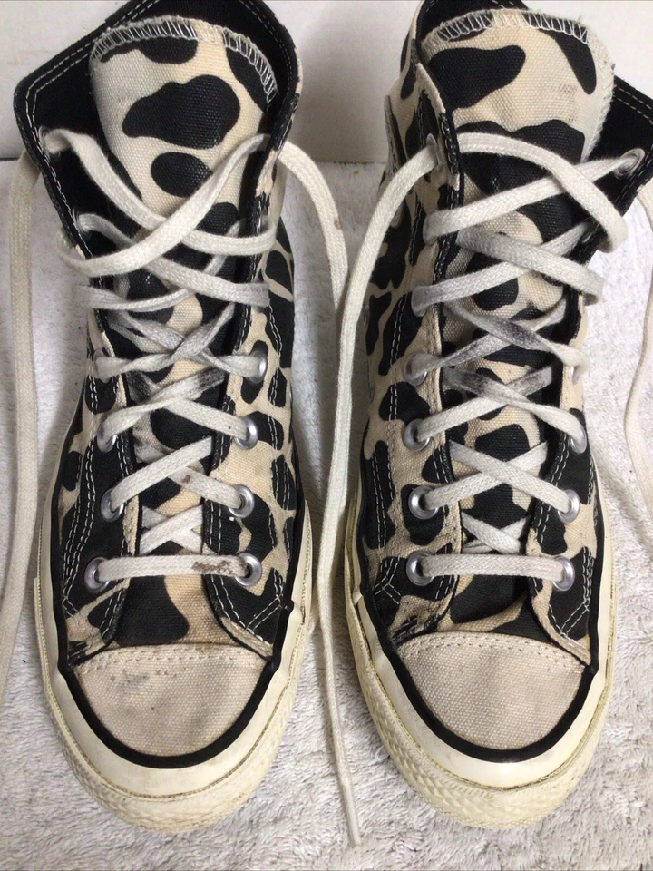 Tênis Converse Chuck Taylor All Star estampa de vaca feminino tamanho 8 Hi Top. - Imagem 4 de 4