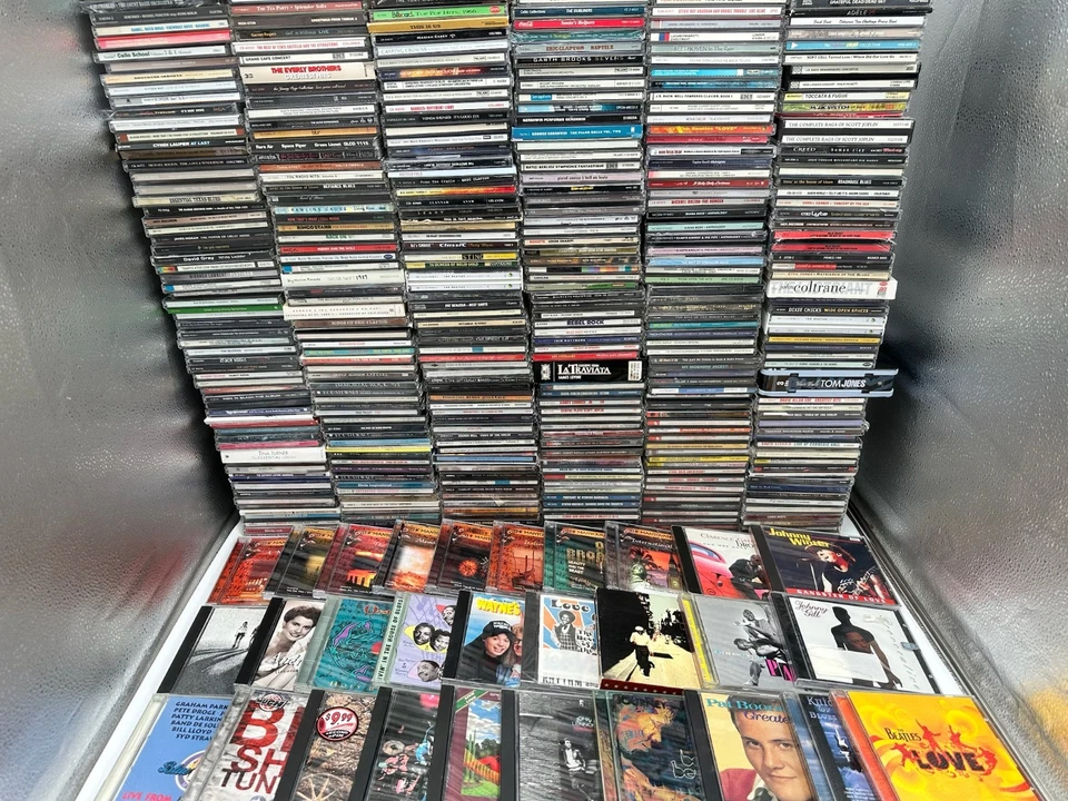 Bulk Lot of 400 Plus CDs With Cases Various Genres Some New Sealed Foto 2 de 4
