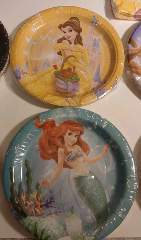 60 platos de postre redondos de fiesta de princesas Disney 10 por paquete + 48 servilletas/108 piezas NUEVO Foto 3 de 4