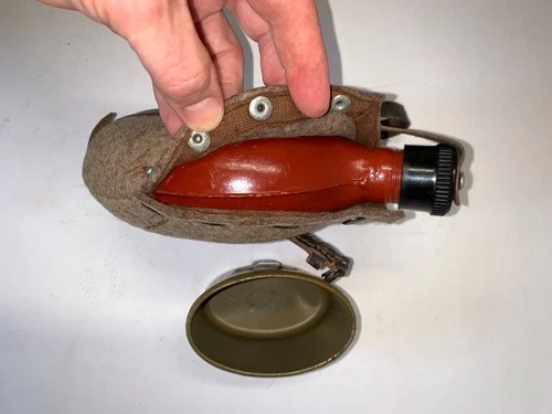 ORIGINAL WW2 GERMAN MILITARY CANTEEN W/ RARE PAINTED STEEL BODY