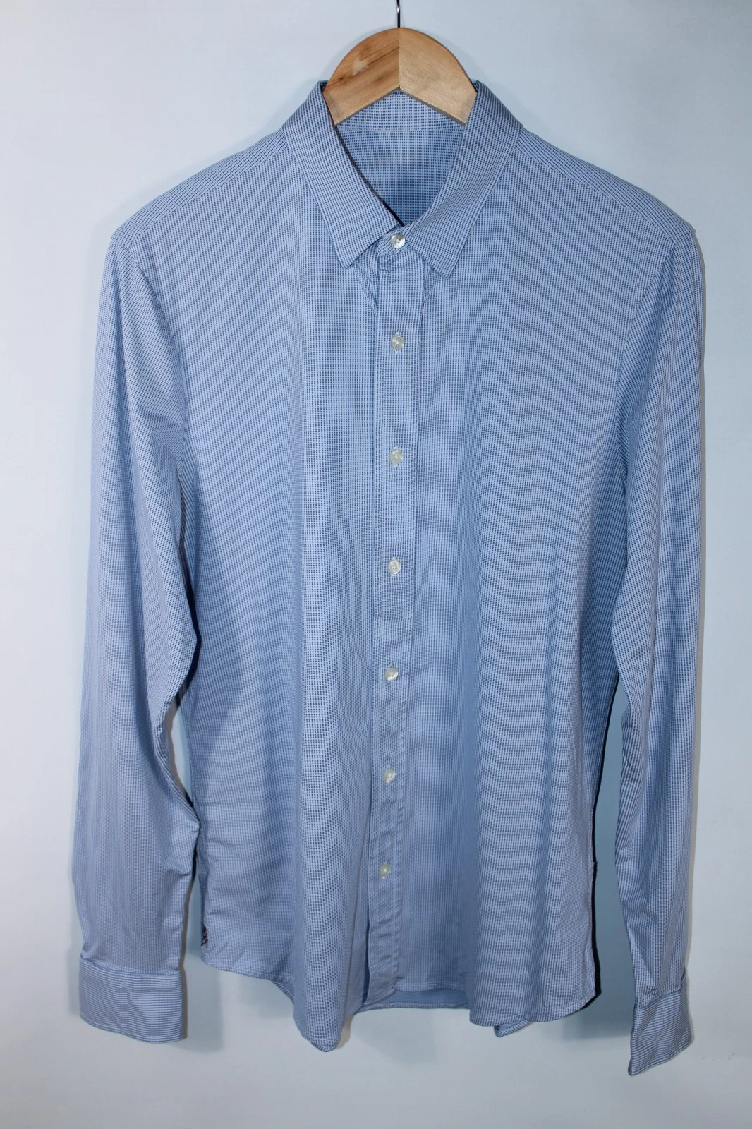 Rhone Men's Medium Blue White Long Sleeve Stretchy Shirt
