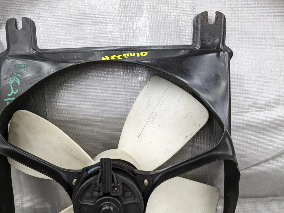 1999-2005 Mazda Miata MX-5 OEM AC A/C RADIADOR VENTILADOR DE REFRIGERAÇÃO NC10-61-710 99-05 - Imagem 4 de 4