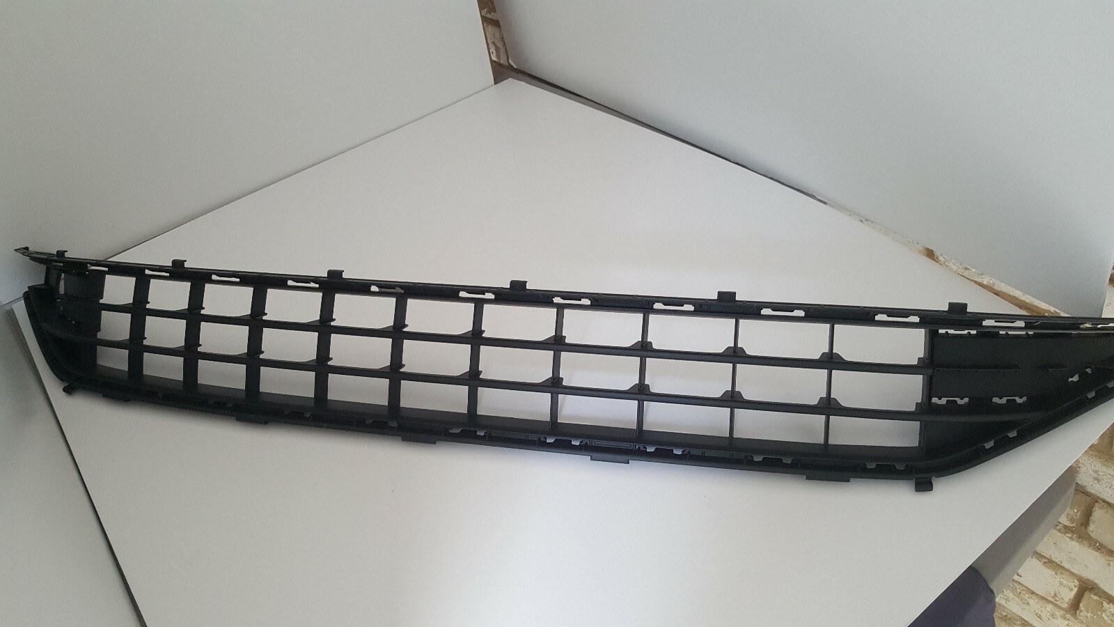17A853677 9B9 BRAND NEW GENUINE VW FRONT CENTER GRILL JETTA 2019 