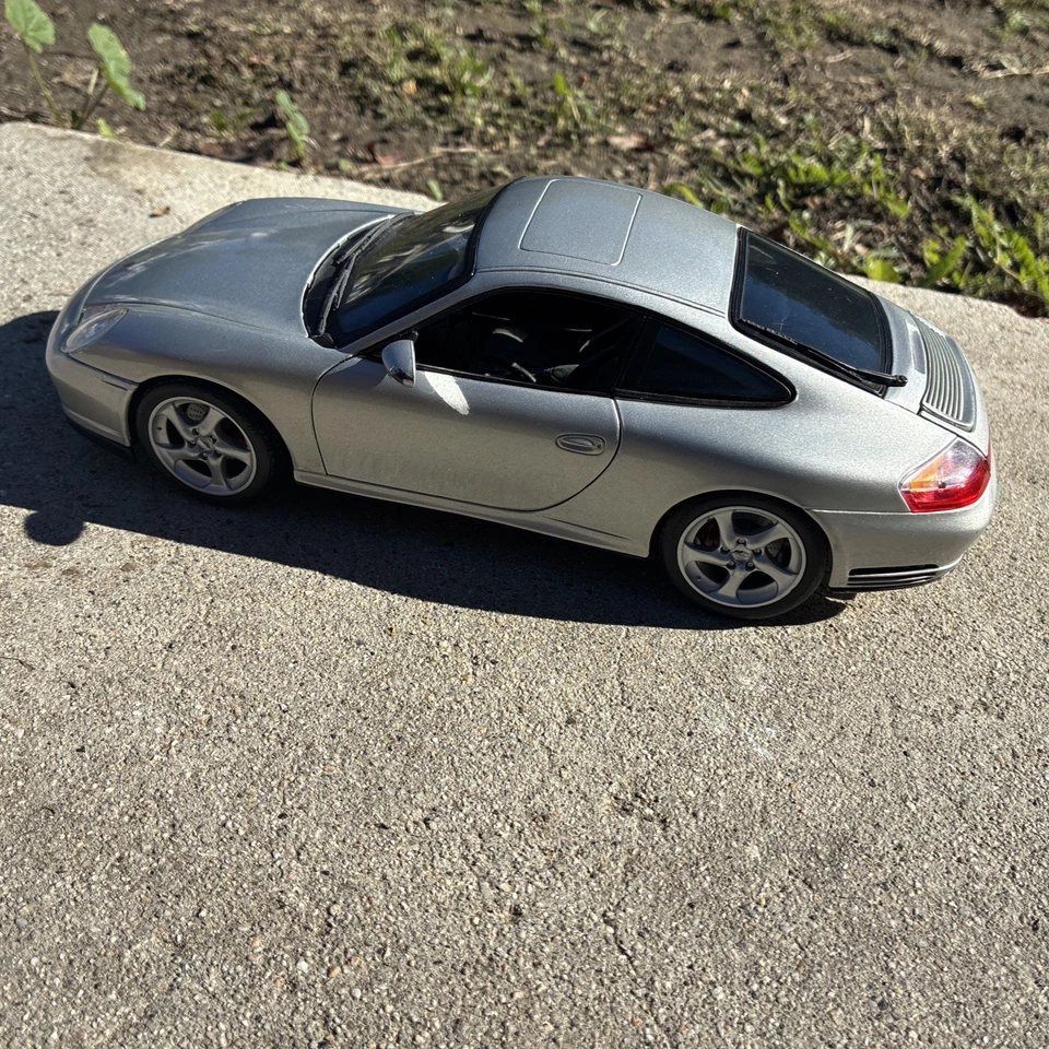 Hot Wheels 1:18 Scale Metal Collection Porsche GT3 Mattel 2003 - Image 2 of 4