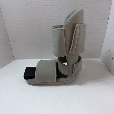 Medical Boot---SIZE MEDIUM--ADJUSTABLE--LEFT OR RIGHT
