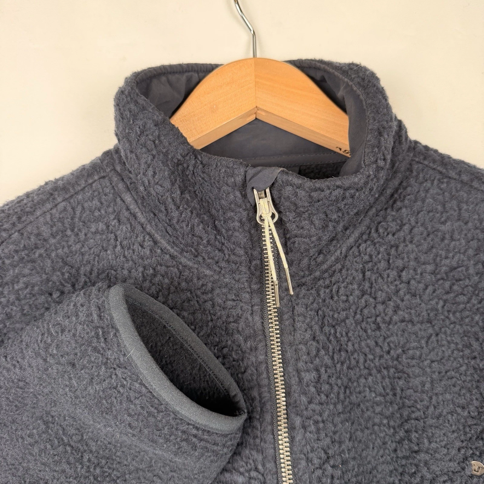 Vuori Idyllwild Sherpa Jacket Men's Size Large Navy Blue Full Zip Logo - product detail image 2