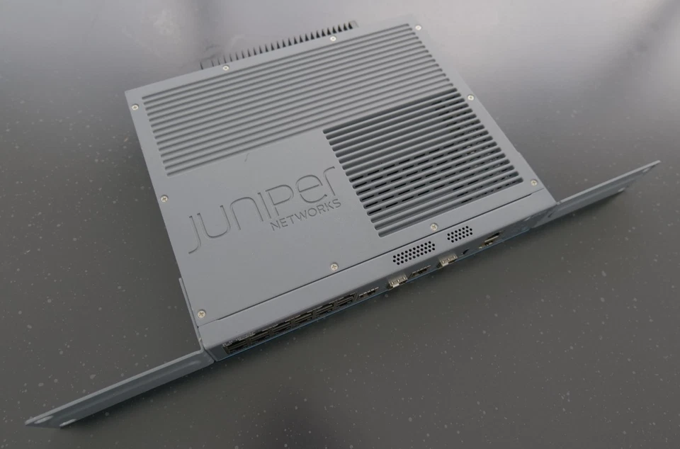 Juniper Networks EX2200-c PoE+ REV: B REV: 09 - Bild 3 von 4