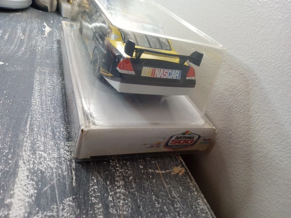 NASCAR Sprint Cup Series Daytona 500 2009 1:24 Winners Circle Race Car con fechas Foto 3 de 4