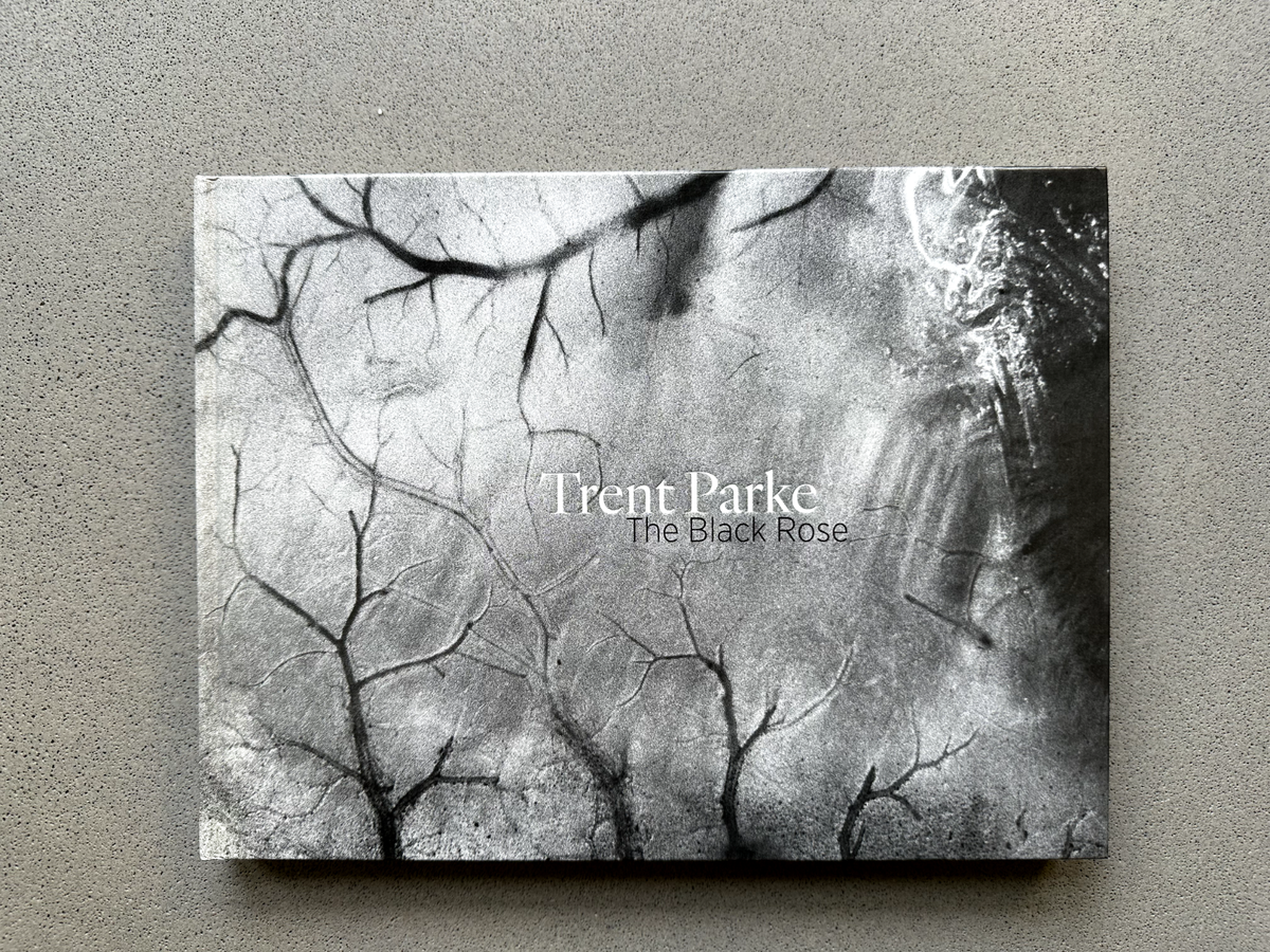 アート・デザイン・音楽 The Black Rose / Trent Parke Trent Parke 'The Black Rose' exhibition catalogue, signed