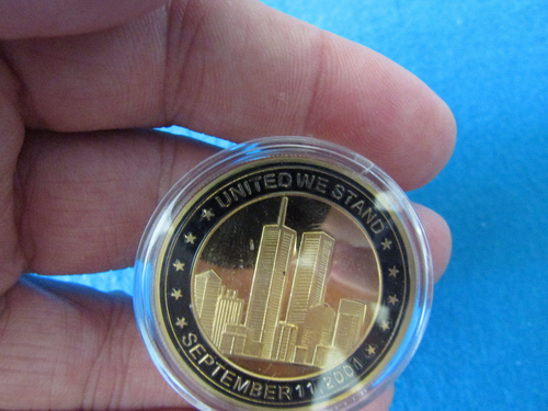 SEPTEMBER 11 2001 TWIN TOWERS 9/11 COLLECTABLE COIN in Capsule - Picture 5 of 6